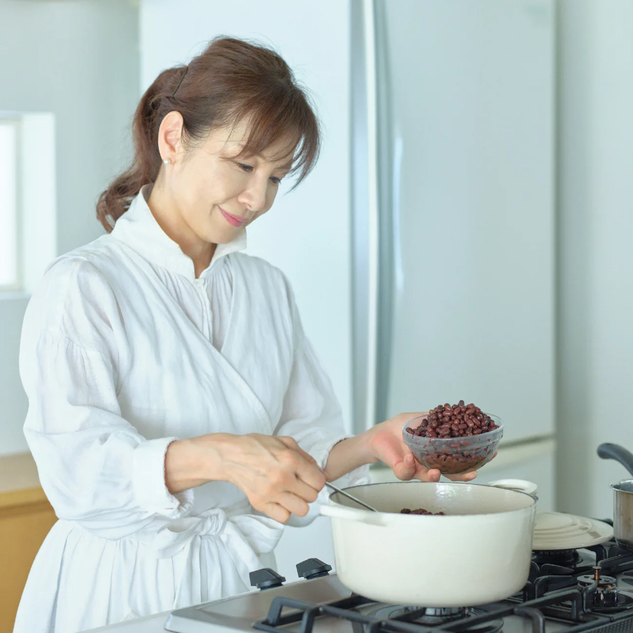Ms. Izawa preparing Matcha and Azuki Jelly