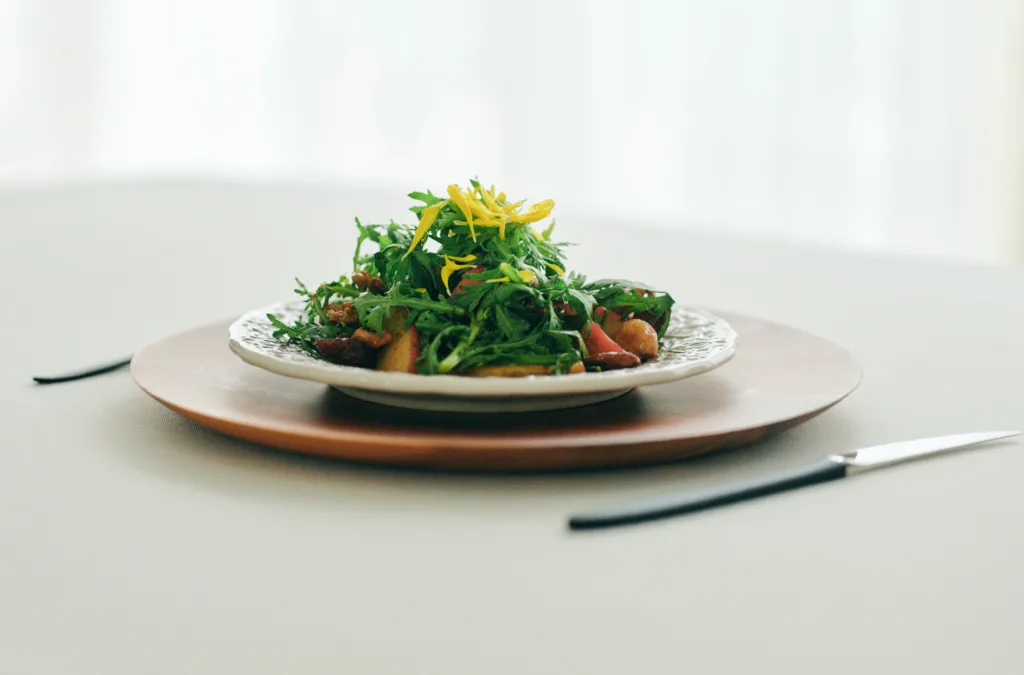 不安をやわらげる<br>「春菊と焼きりんごのスパイスナッツサラダ」