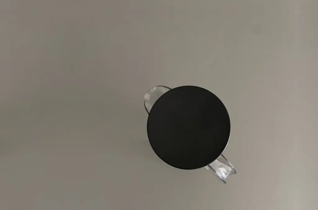 <div class="title80">広瀬裕子の「わたしが整う日用品」 file.09</div>「なめらかな浄水ポット」